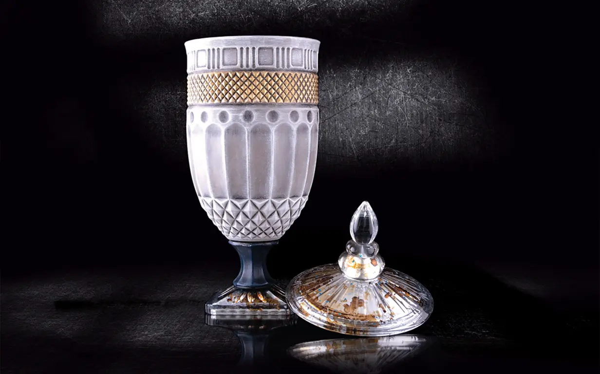 Glas- und Keramikobjekte bemalen: Kreative Ideen für Vintage-Flaschen und -Gläser